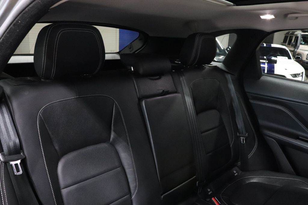 2017 Jaguar F-PACE Image 18