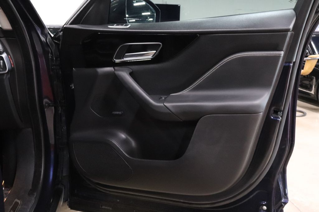 2017 Jaguar F-PACE Image 20