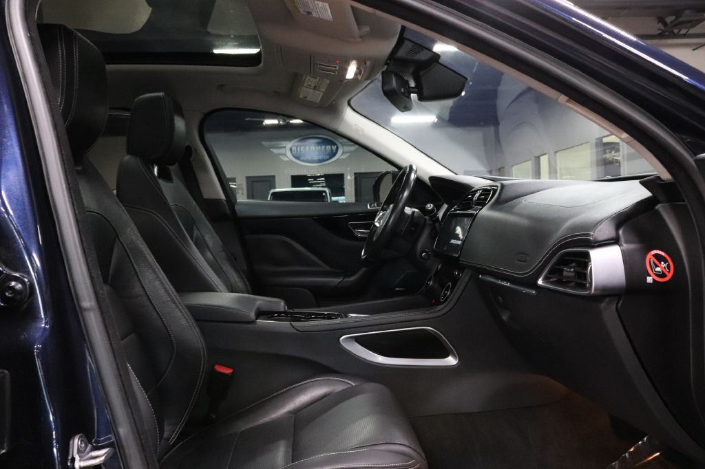 2017 Jaguar F-PACE Image 21