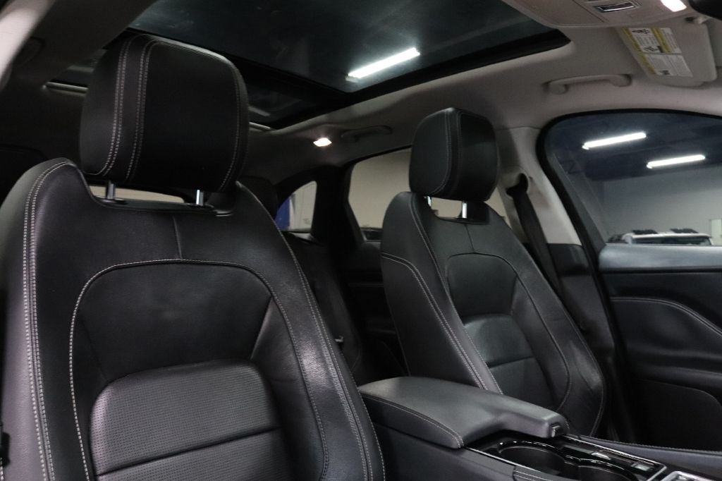 2017 Jaguar F-PACE Image 22