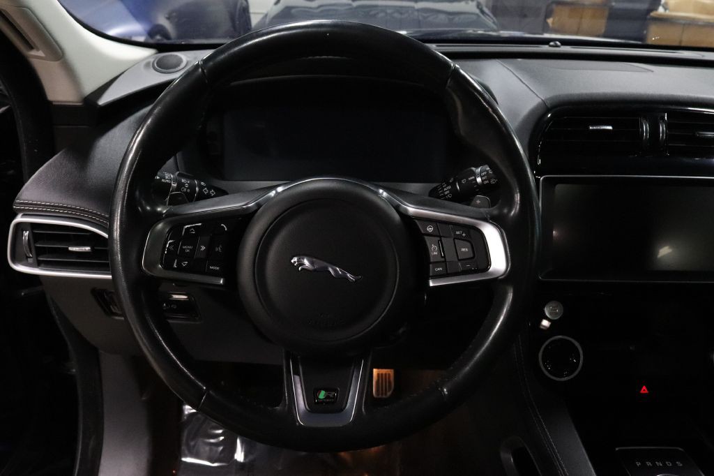 2017 Jaguar F-PACE Image 25