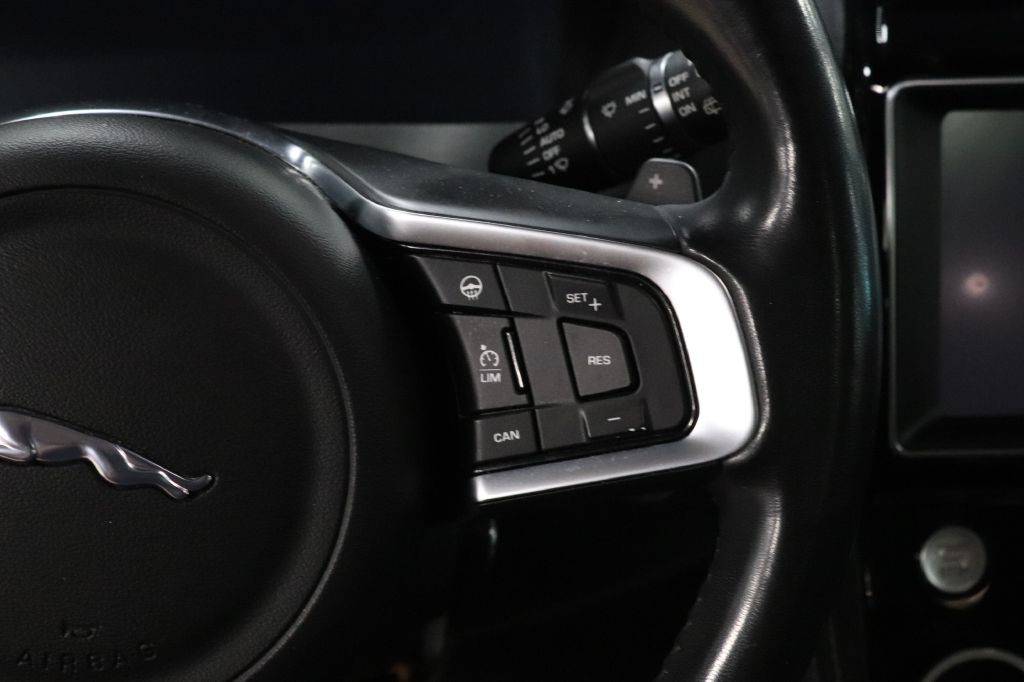 2017 Jaguar F-PACE Image 27