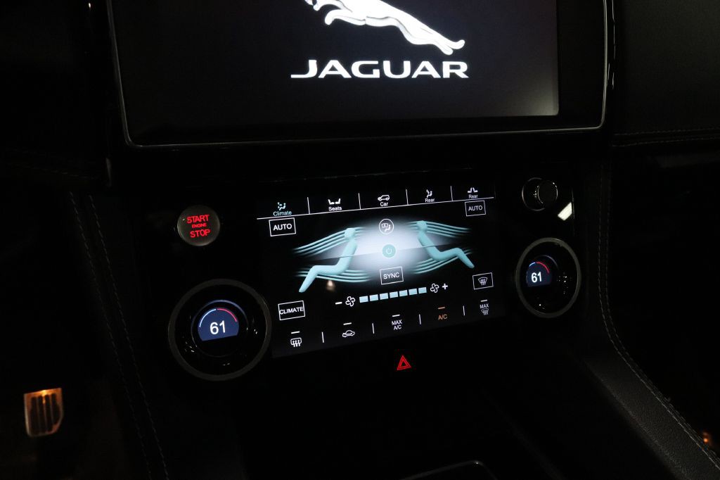 2017 Jaguar F-PACE Image 30