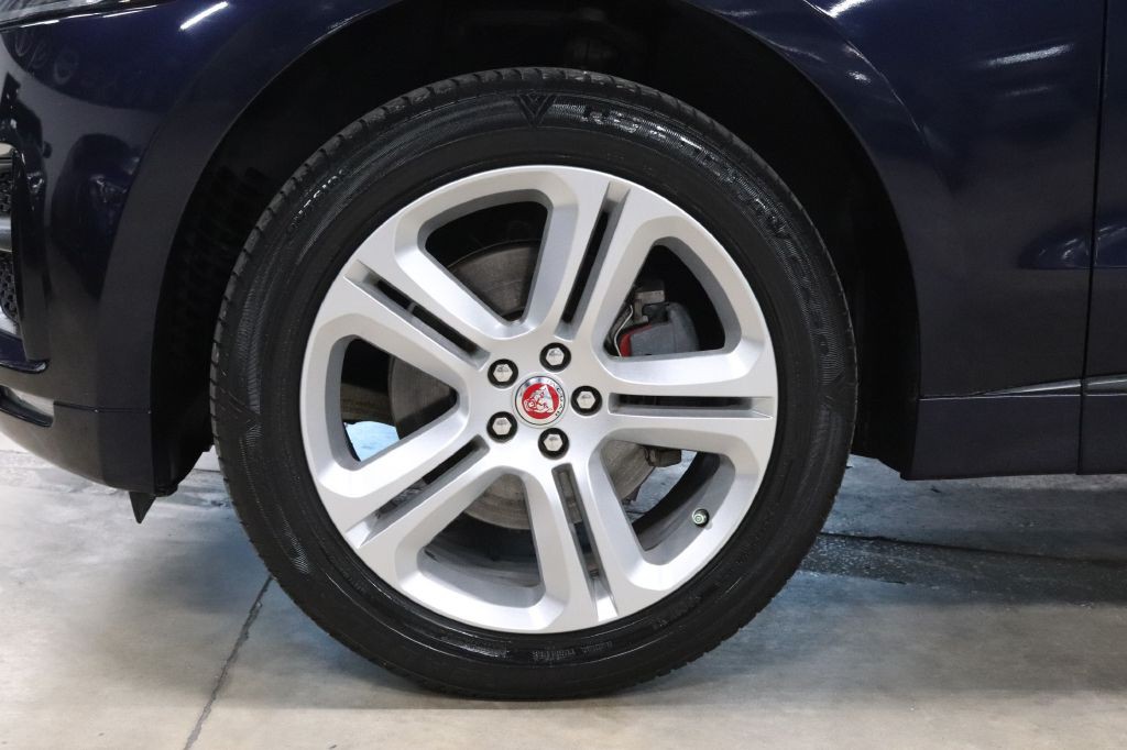 2017 Jaguar F-PACE Image 36