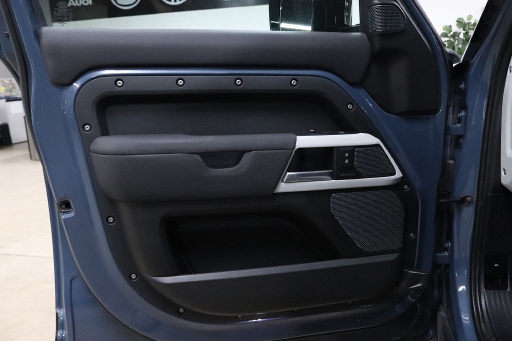 2021 Land Rover Defender Image 9