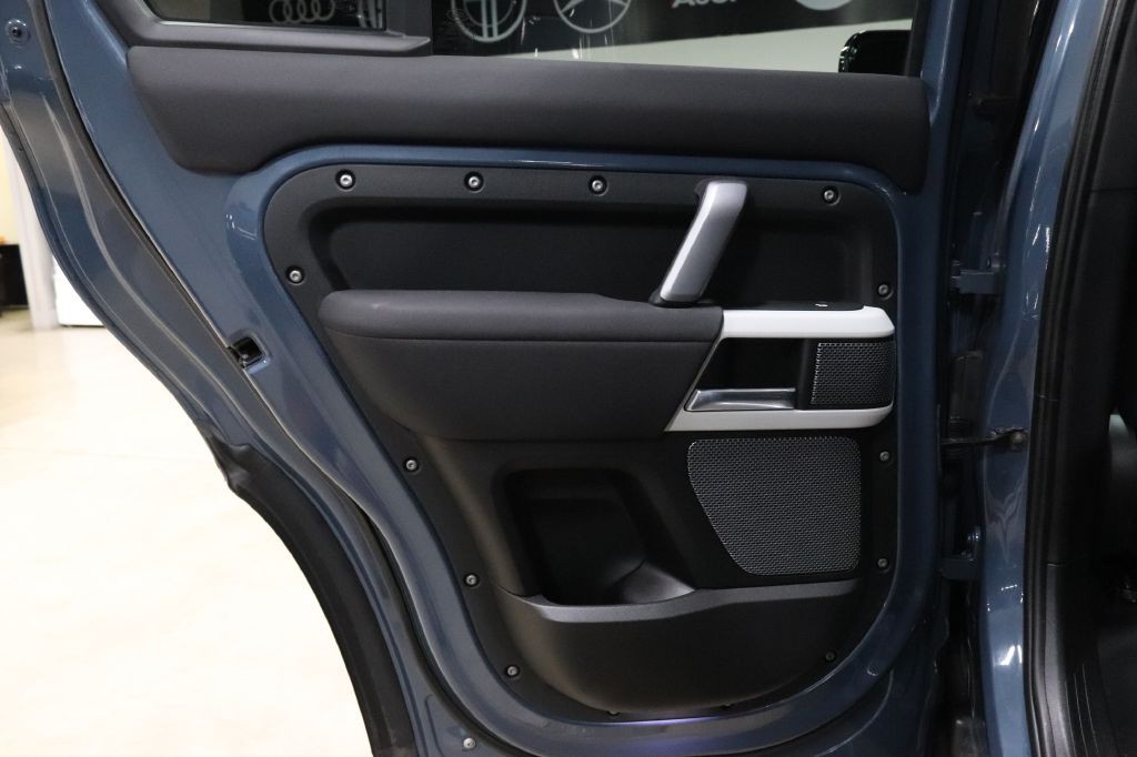 2021 Land Rover Defender Image 13
