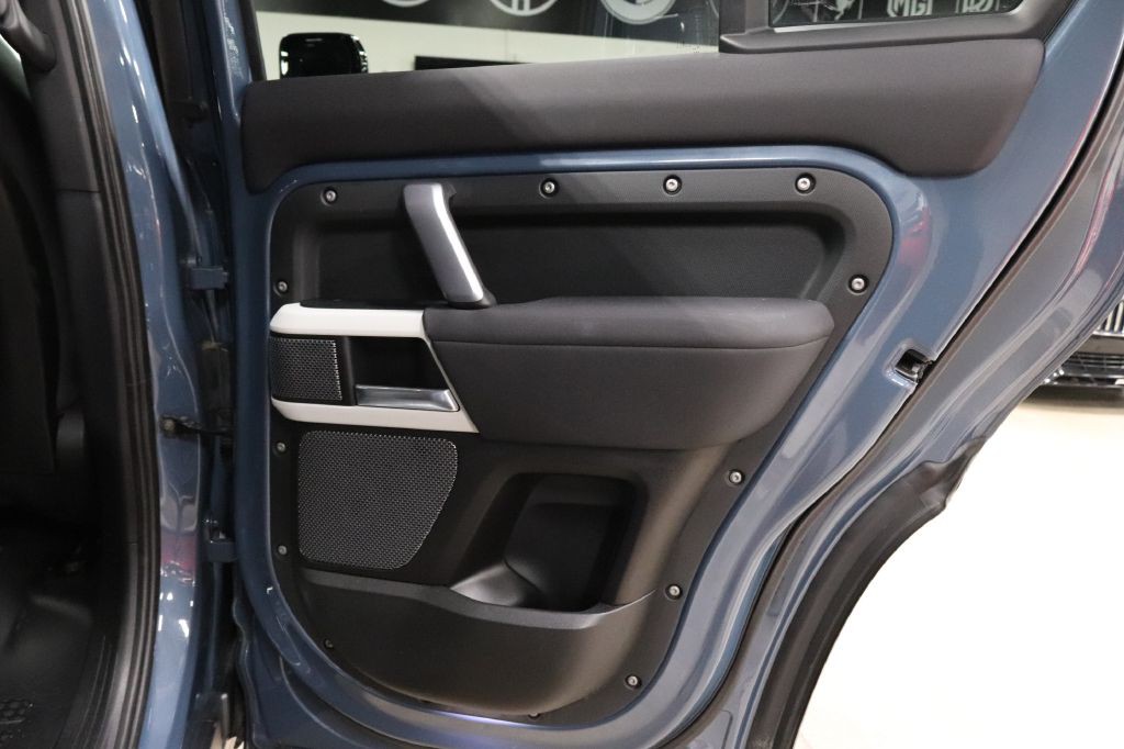 2021 Land Rover Defender Image 17