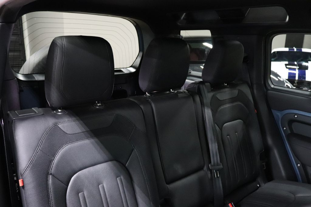 2021 Land Rover Defender Image 19