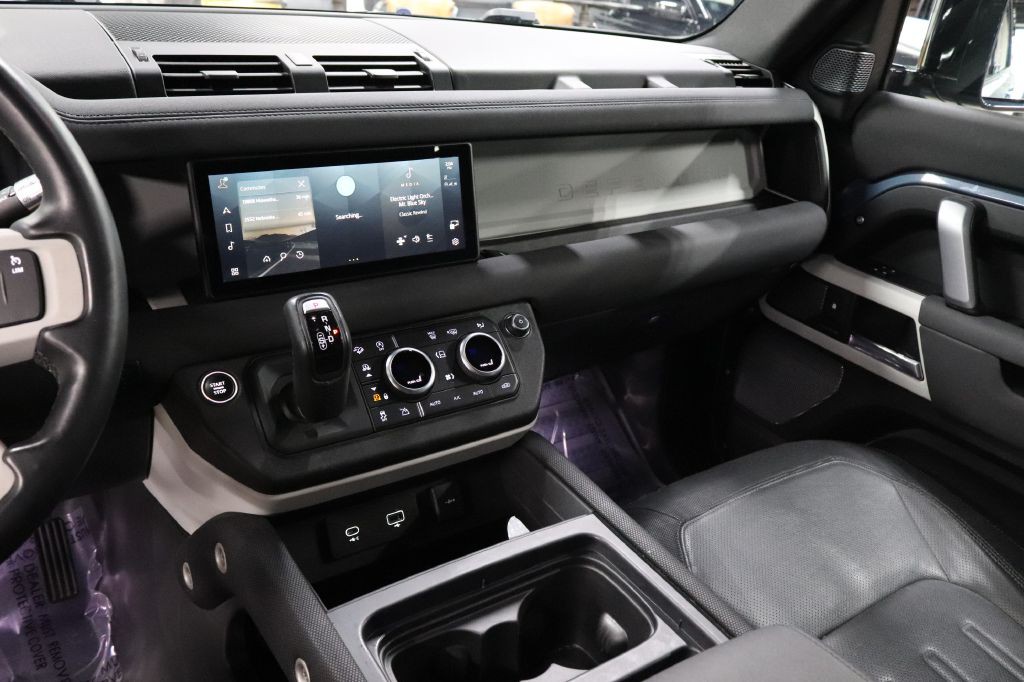 2021 Land Rover Defender Image 29