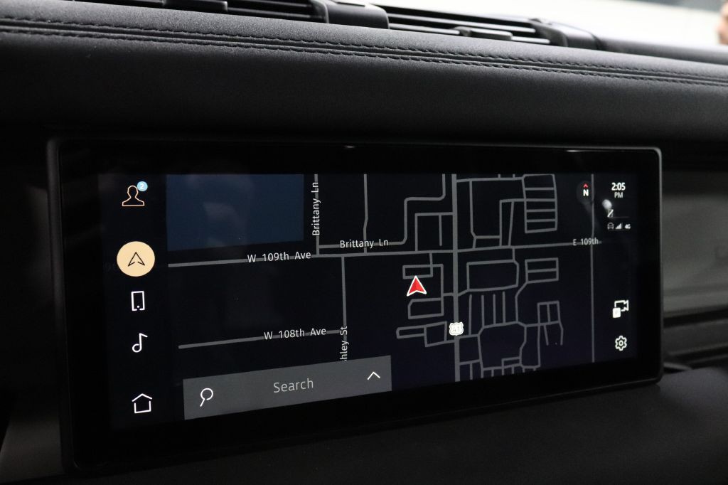 2021 Land Rover Defender Image 32
