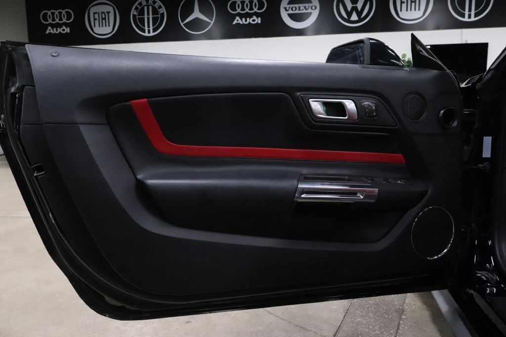 2019 Ford Mustang Image 17