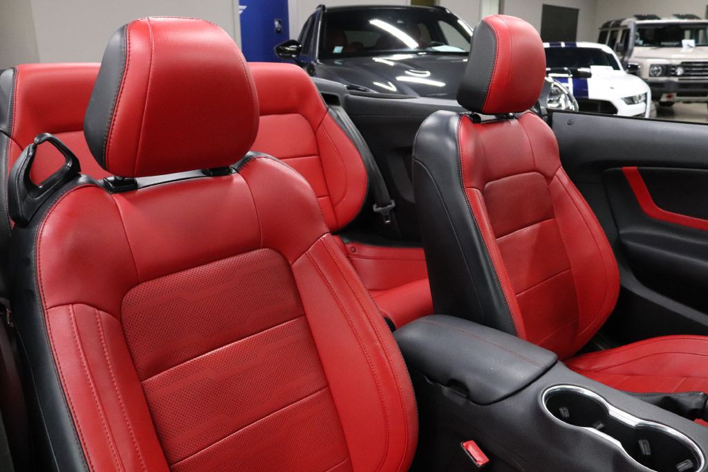 2019 Ford Mustang Image 31