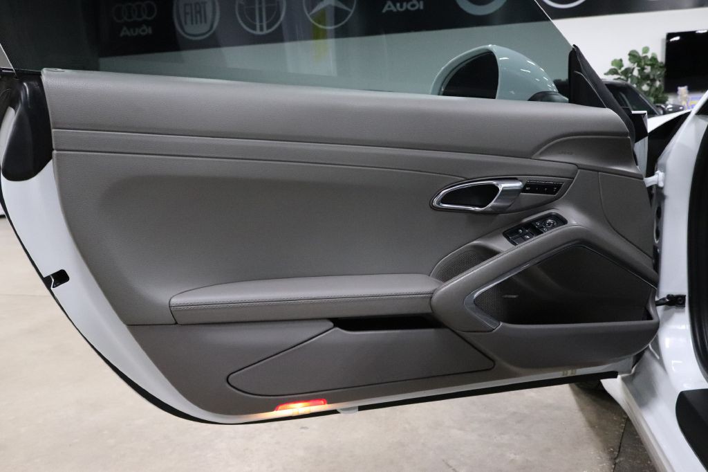 2013 Porsche 911 Image 9