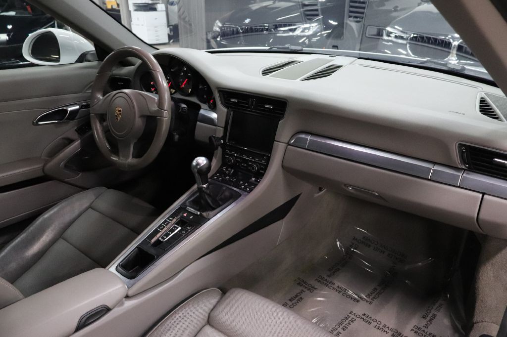 2013 Porsche 911 Image 21
