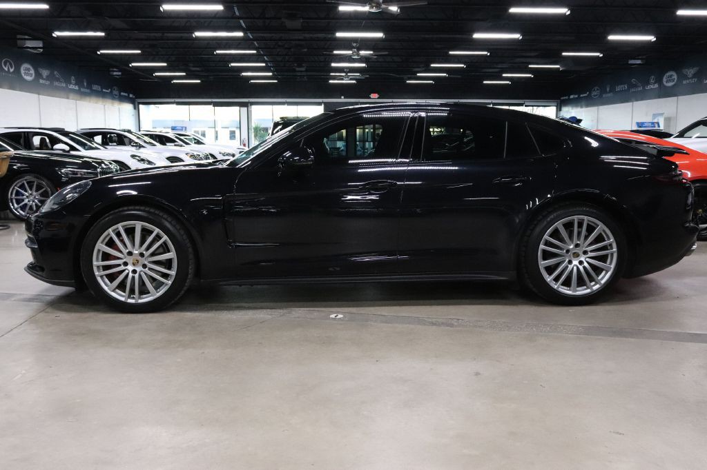 2017 Porsche Panamera Image 2