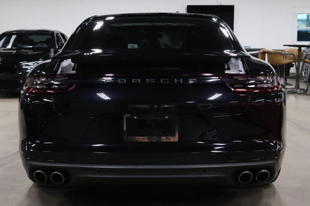 2017 Porsche Panamera Image 4