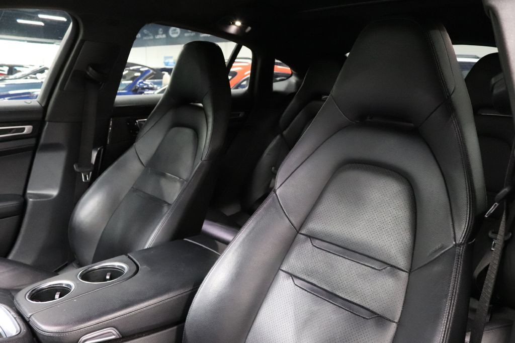 2017 Porsche Panamera Image 11