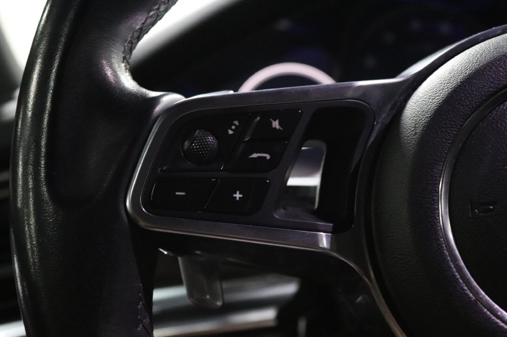 2017 Porsche Panamera Image 12