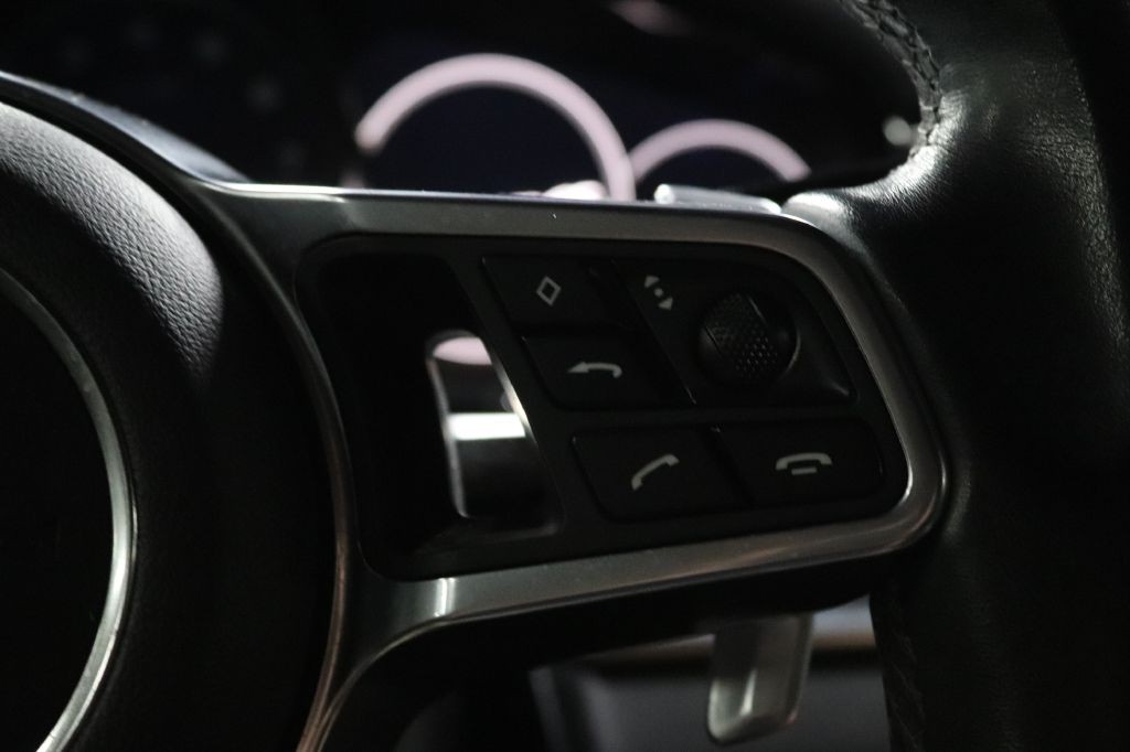 2017 Porsche Panamera Image 13