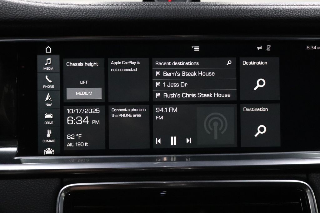 2017 Porsche Panamera Image 14