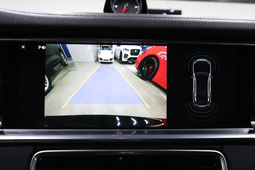 2017 Porsche Panamera Image 16