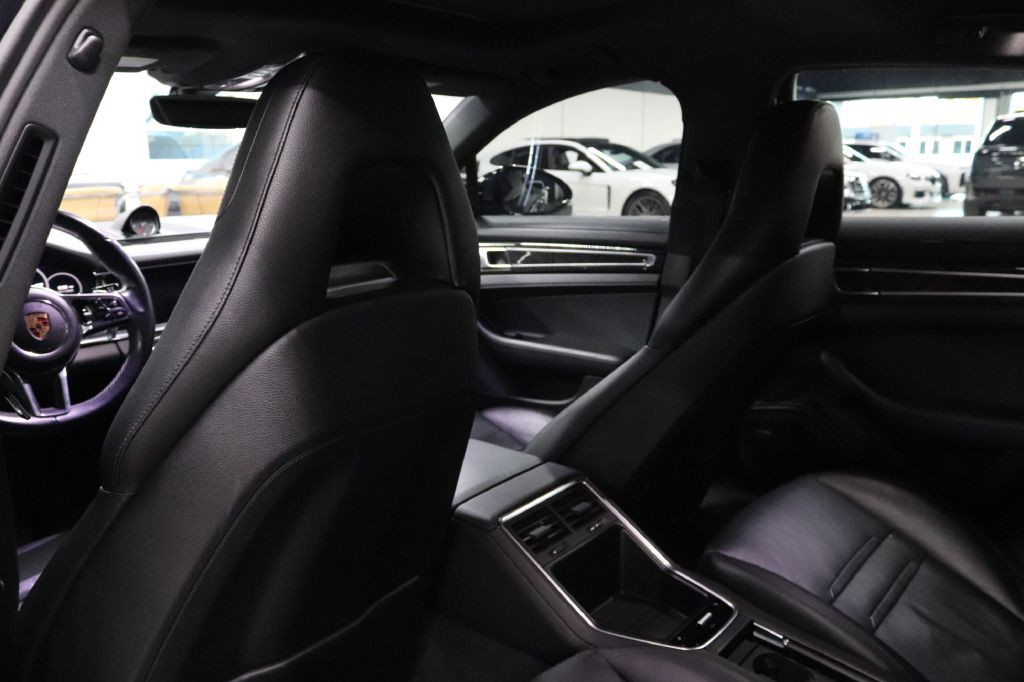 2017 Porsche Panamera Image 21