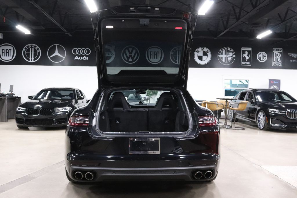 2017 Porsche Panamera Image 23