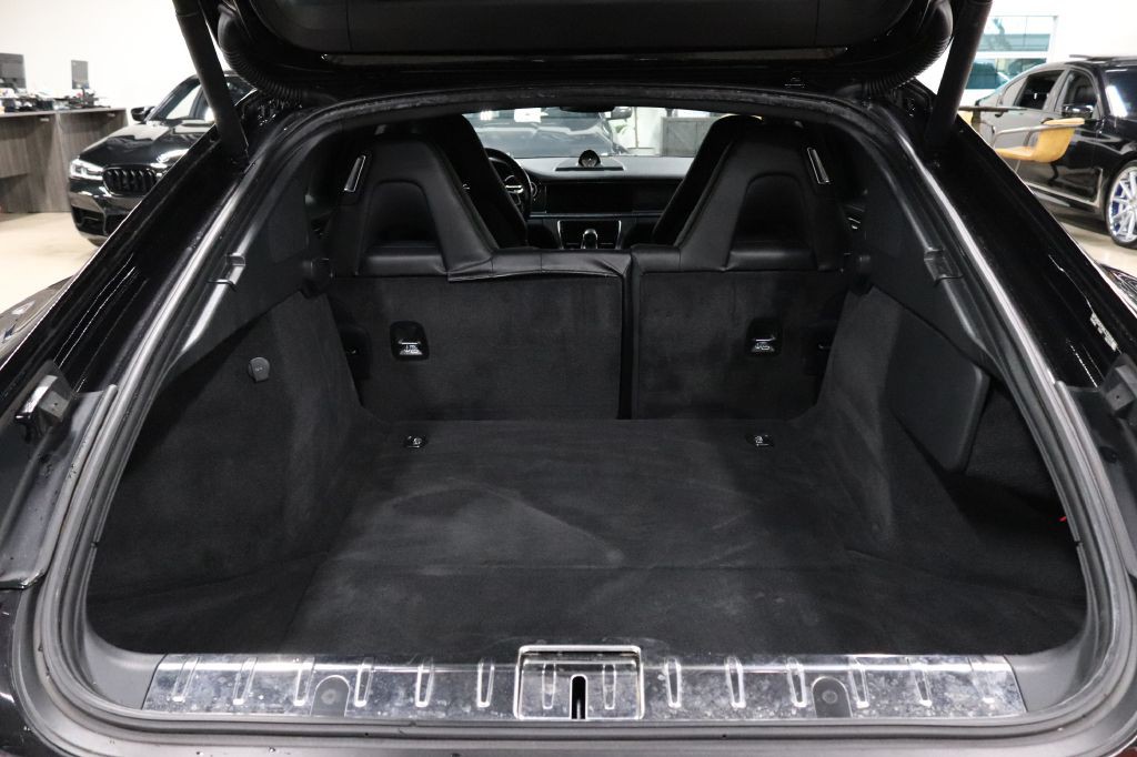 2017 Porsche Panamera Image 24