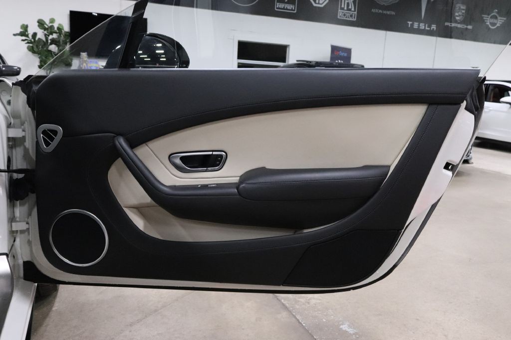 2016 Bentley Continental Image 24