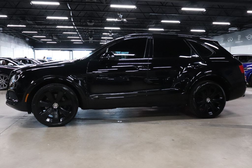 2020 Bentley Bentayga Image 2