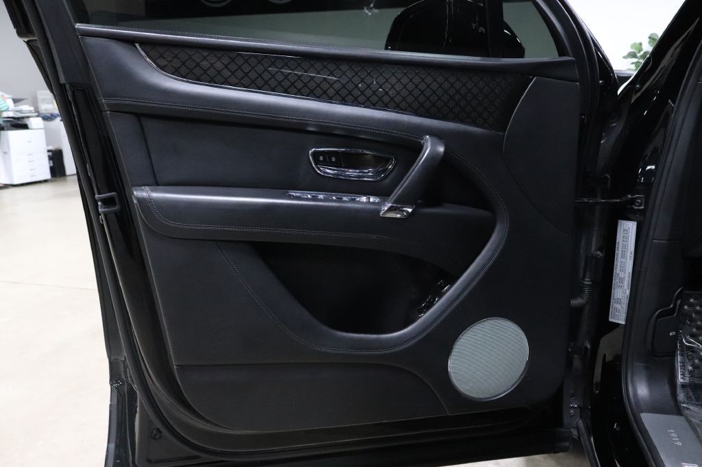 2020 Bentley Bentayga Image 9