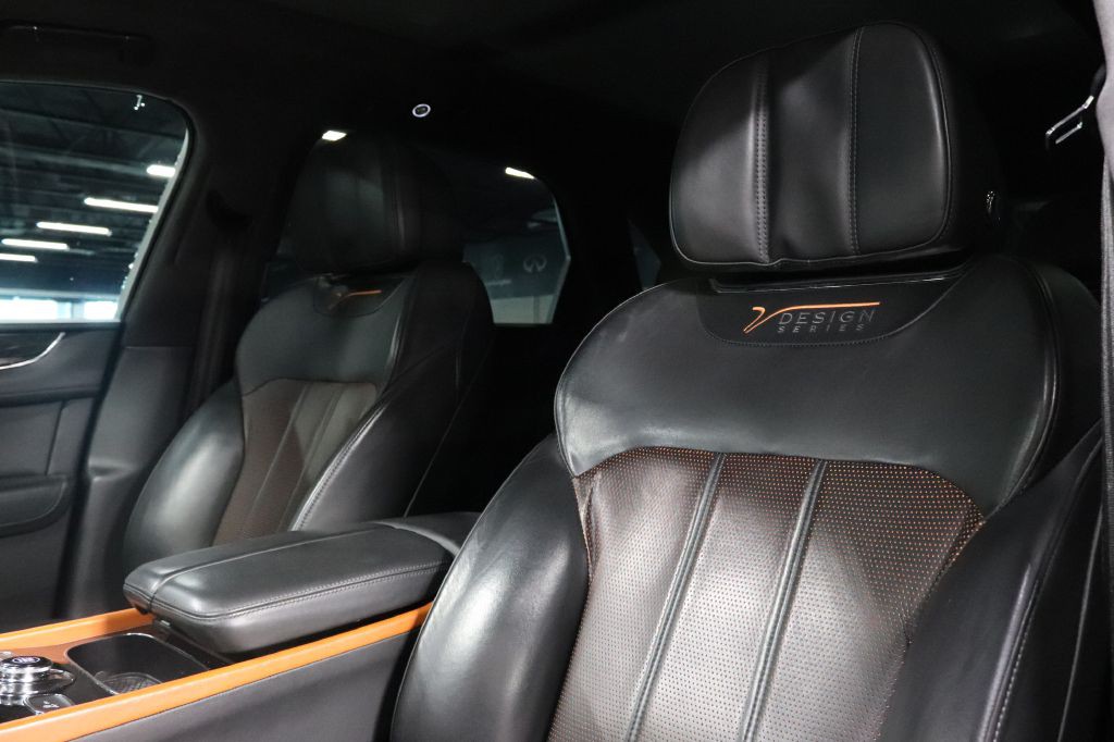 2020 Bentley Bentayga Image 11