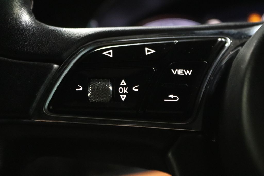 2020 Bentley Bentayga Image 12