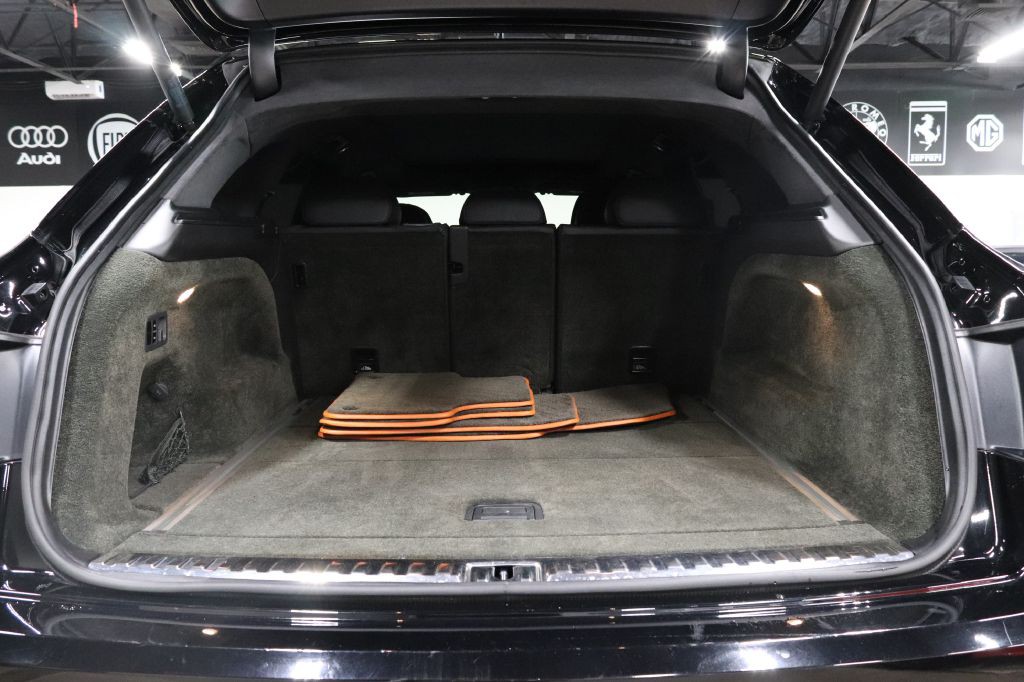 2020 Bentley Bentayga Image 23