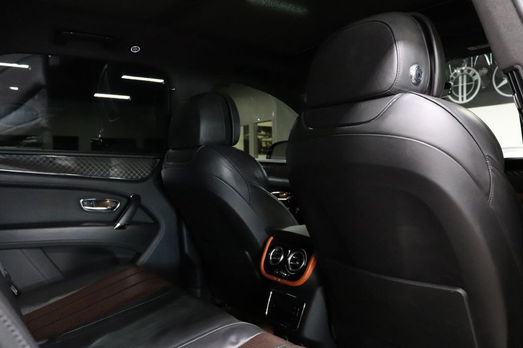 2020 Bentley Bentayga Image 25