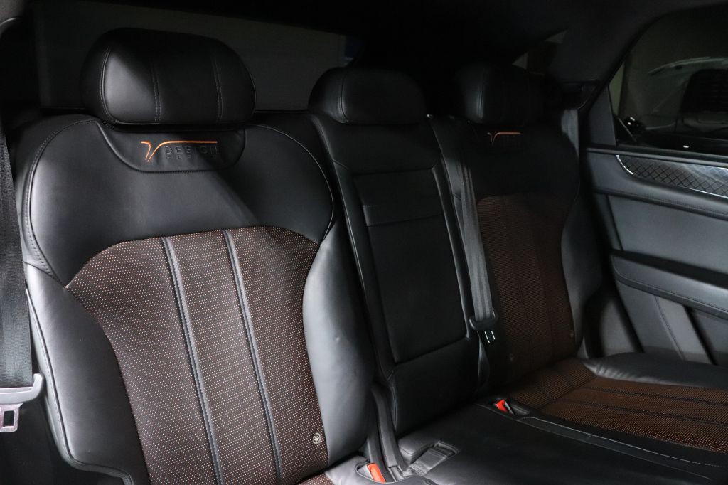 2020 Bentley Bentayga Image 26