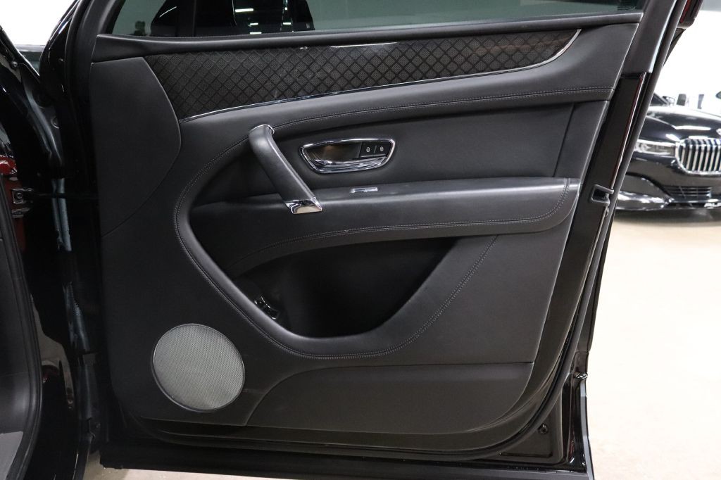 2020 Bentley Bentayga Image 27