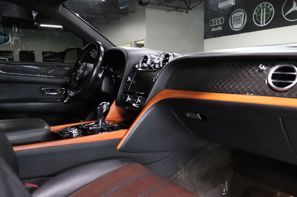 2020 Bentley Bentayga Image 28