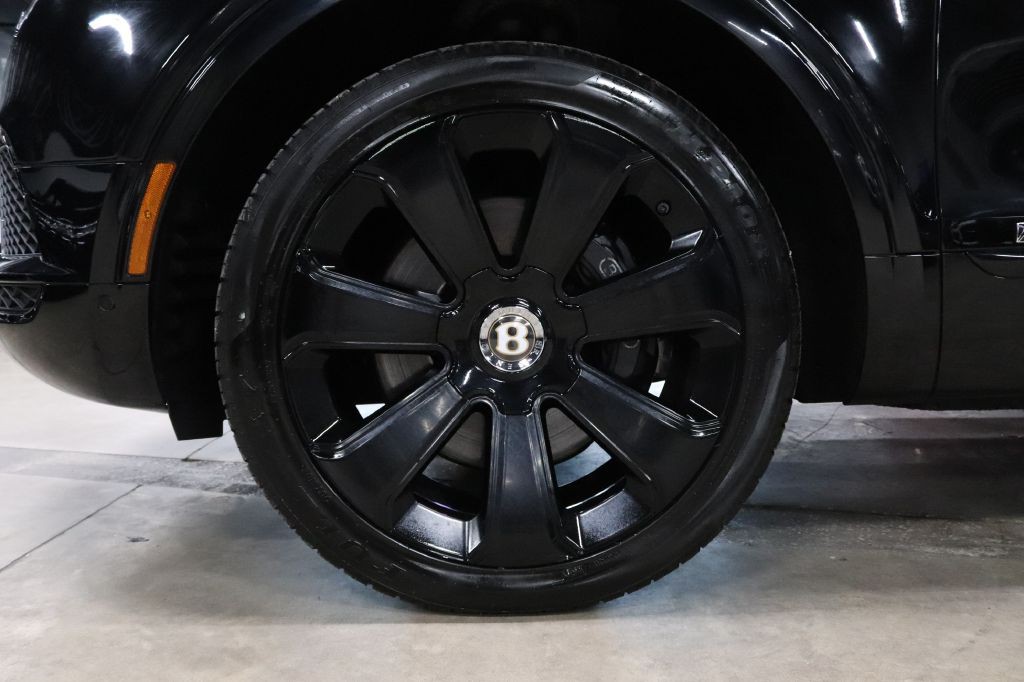 2020 Bentley Bentayga Image 31