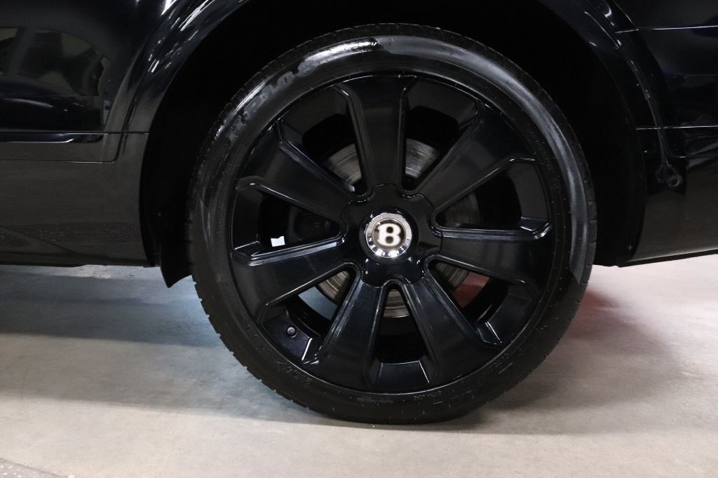 2020 Bentley Bentayga Image 32