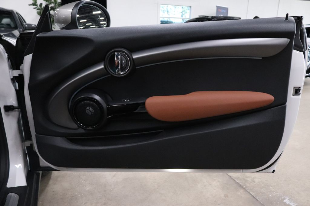 2024 MINI Cooper Image 32