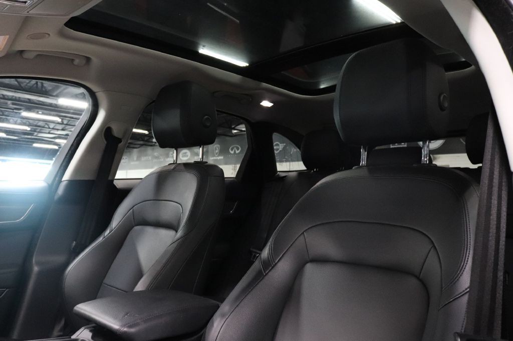 2021 Jaguar F-PACE Image 12