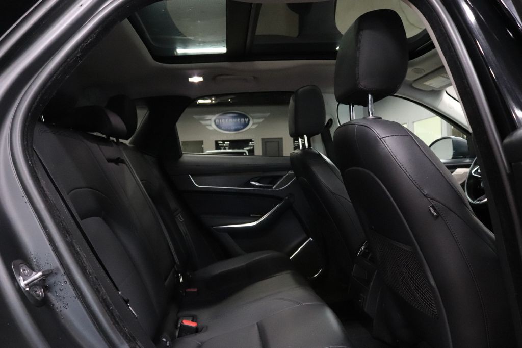 2021 Jaguar F-PACE Image 19