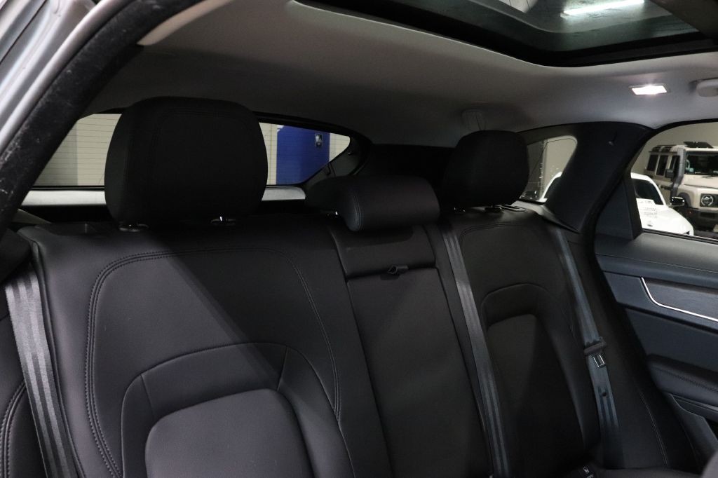 2021 Jaguar F-PACE Image 20