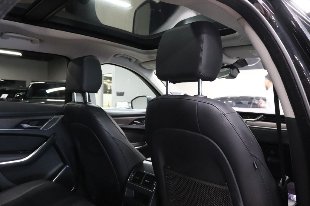 2021 Jaguar F-PACE Image 21