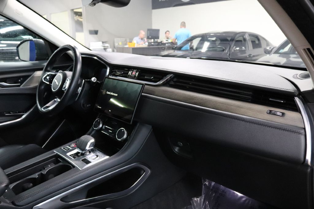 2021 Jaguar F-PACE Image 25