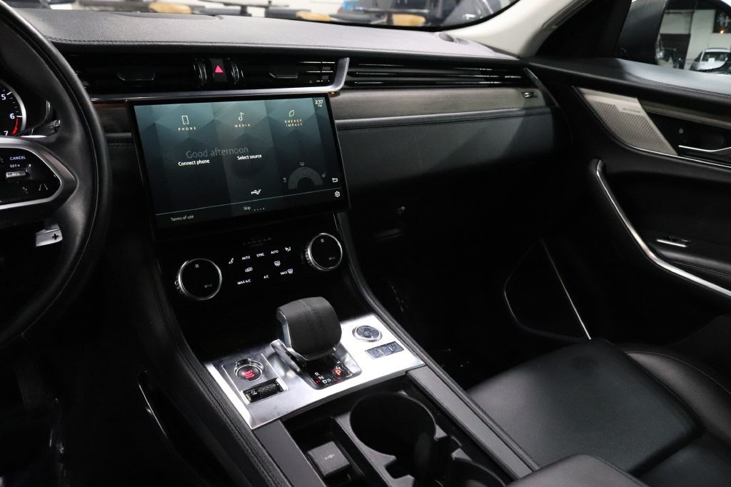 2021 Jaguar F-PACE Image 27