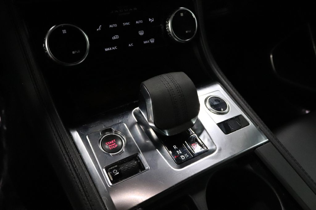 2021 Jaguar F-PACE Image 28