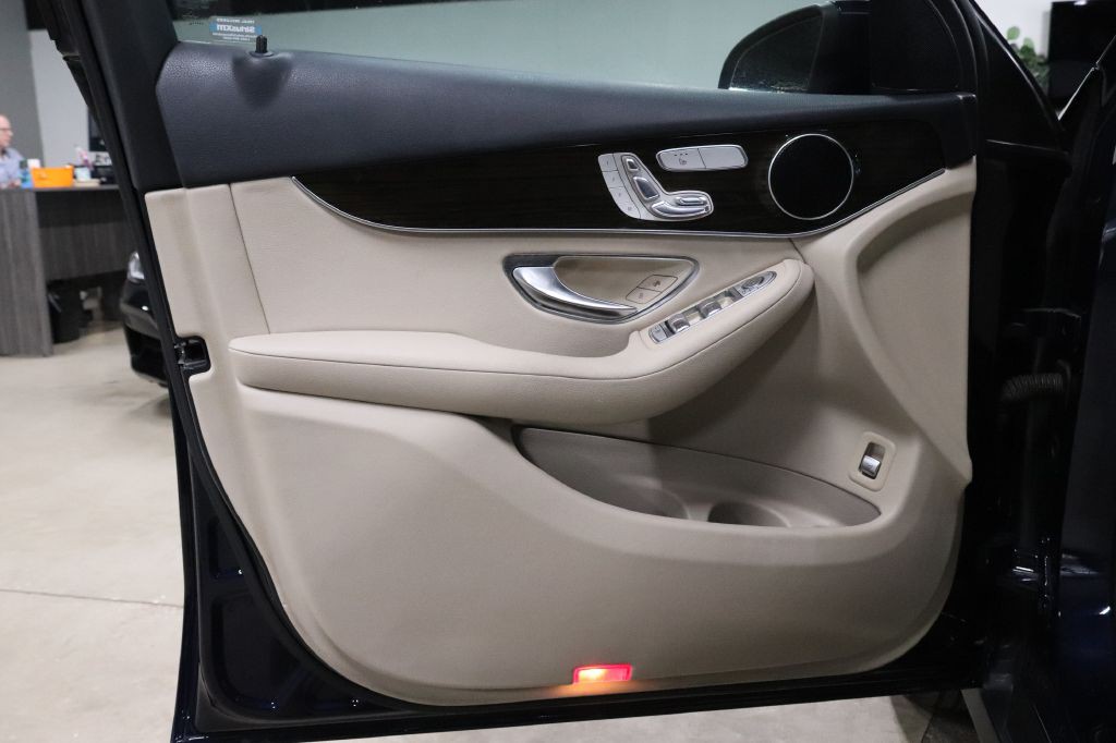 2016 Mercedes-Benz GLC-Class Image 10