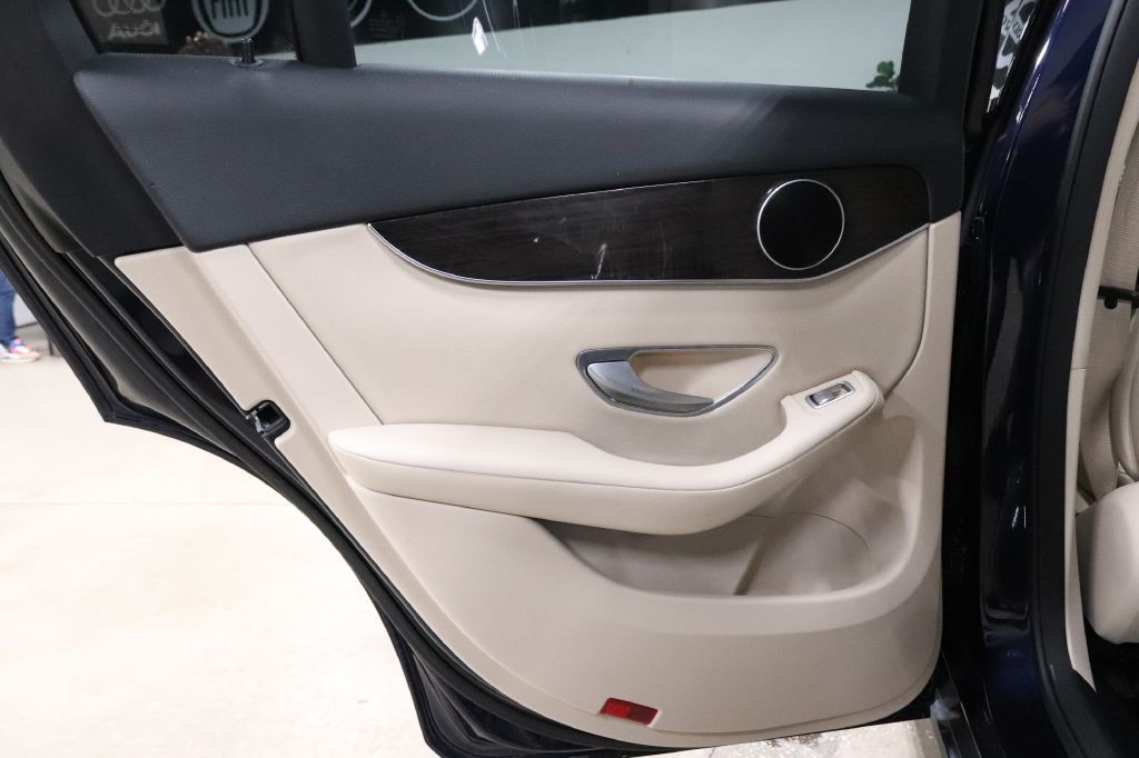 2016 Mercedes-Benz GLC-Class Image 14